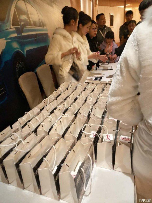 路不凡行非凡你见没见过这样的气场？