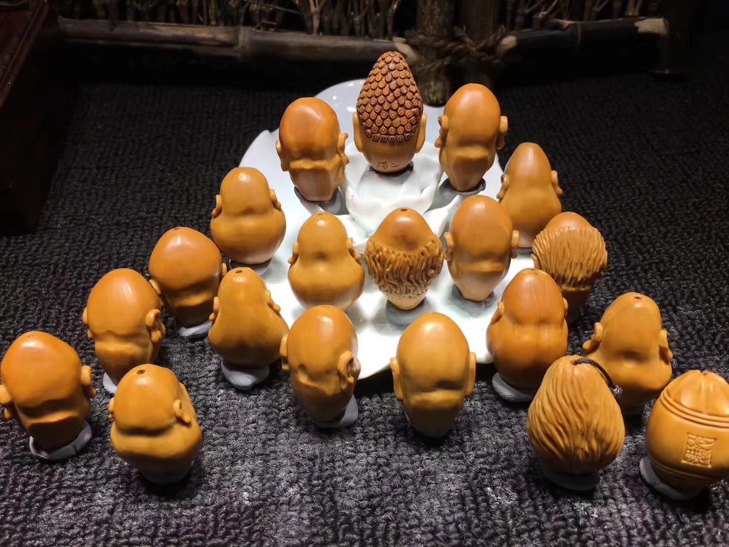 橄榄核雕中雅玩，憨豆，格格巫，泰森，爱因斯坦