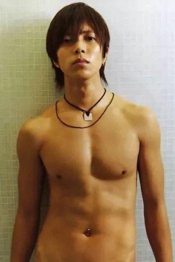 「不只是篮球」我的18岁,半截CK*裤内**,一个人的兵荒马乱