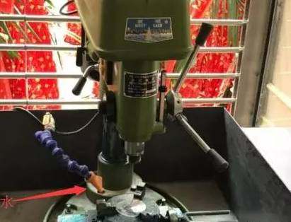 翡翠手镯从原石到成品的全过程,翡翠原石做手镯要多久