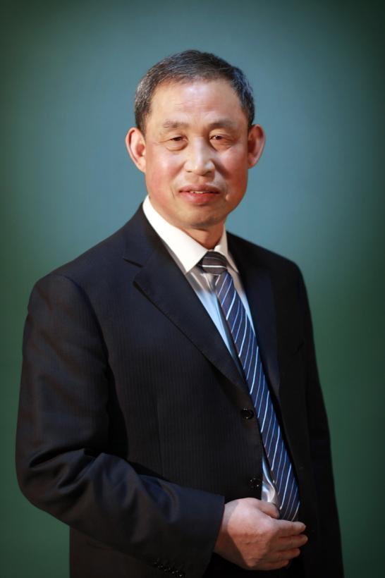 他一生都在与眼底病做斗争取得辉煌成绩