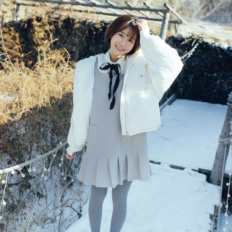 别再说贫穷限制你变美，一条背心裙让你从冬天穿到来年春天！