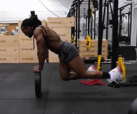 OUT啦！快来学习TRX，打造清晰壮硕的腹肌的同时增强你的核心