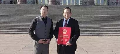 未来我们一起携手前行英文,我们携手一同前行