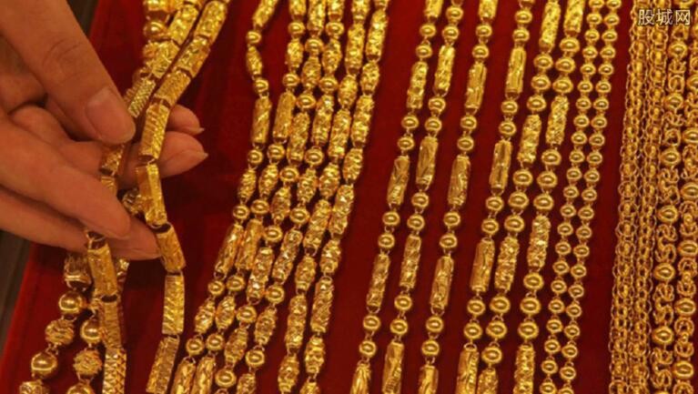 买黄金首饰周大福与周生生哪家好,周生生跟周大福对比哪个黄金好看