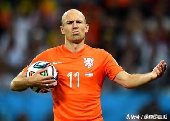 现役足球右边锋十大球星,足坛史上十大右边锋排名
