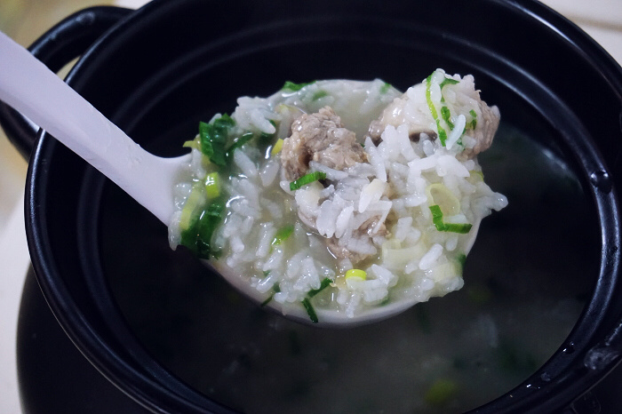 用一碗粥温暖一座城,用一锅温暖的粥来暖昨天的冷