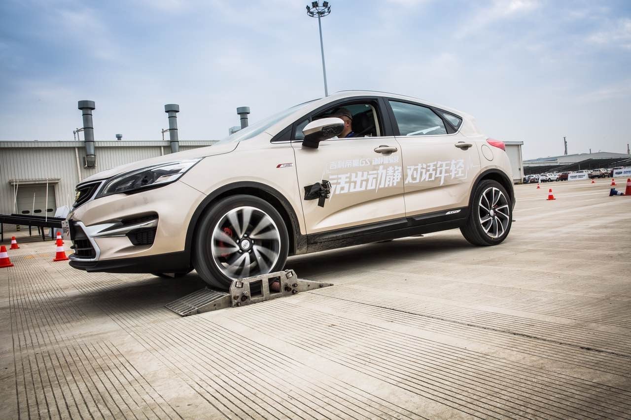 动静原来是这样搞大的!临海基地体验吉利帝豪GS