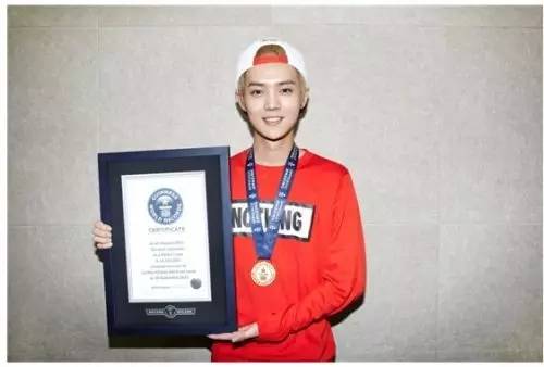 鹿晗三十多岁生日,鹿晗27岁生日视频