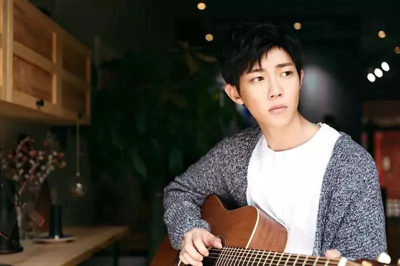 明星签名合影、10万元红包、更有众多豪礼!送给我们尊贵的“特权观众”!