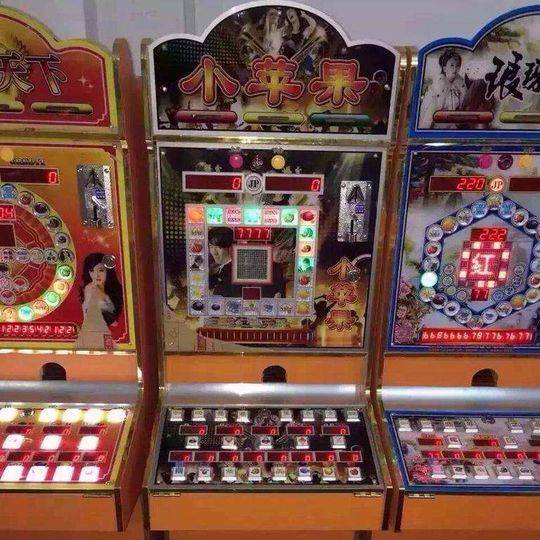 丽江古城多家便利店摆放“老*机虎**”等以赌博为目的游戏机被警方查获