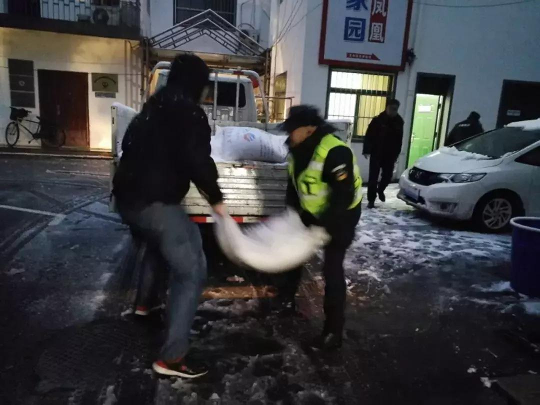 大雪袭城，却畅通无阻！只因为有可敬的他们
