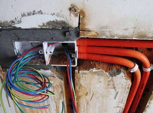 家里插座底盒脱落有什么解决办法,家里的插座如何安装才不容易松动