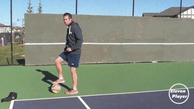 足球训练运球过人的教学,足球零基础传球训练方法