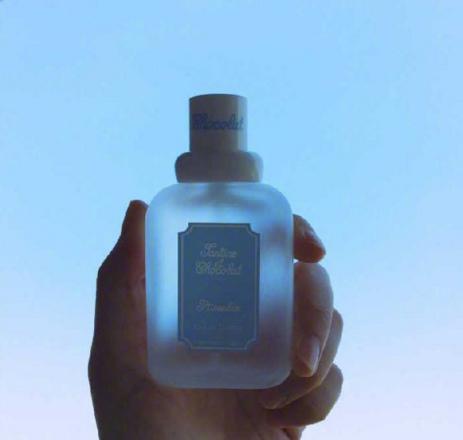 给人一种温柔清新洒脱的香水推荐,适合女孩子独特的香水