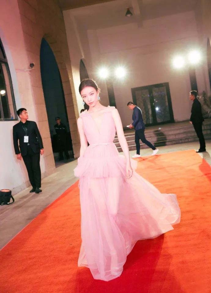 倪妮的高级感怎么来的,倪妮穿什么都好看的原因