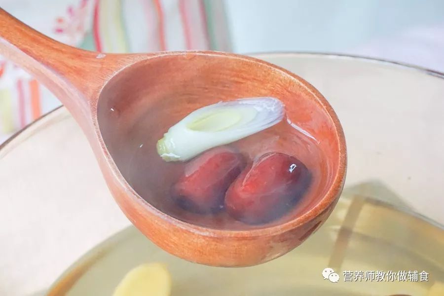 宝宝感冒了流鼻涕不让擦,孩子流鼻涕咳嗽不停吃药没效果