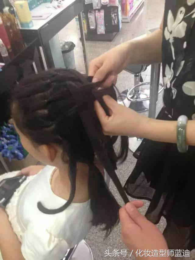 编发教程拉拉队,三股瀑布辫编发步骤图解