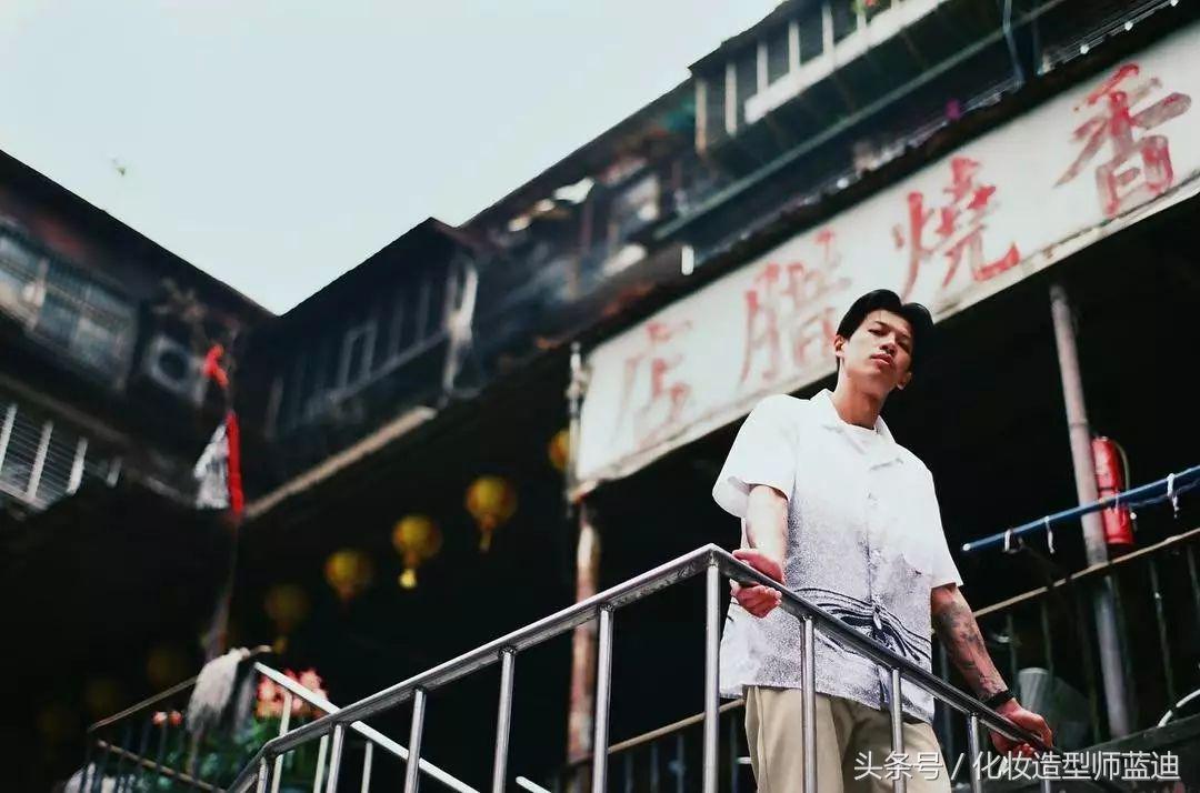 皮肤偏黑的男生怎么穿搭才好看,180皮肤黑的男生怎么搭配