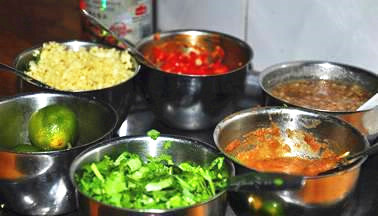 三亚清水湾海滩美食攻略,海南清水湾疍家新村鱼排午餐