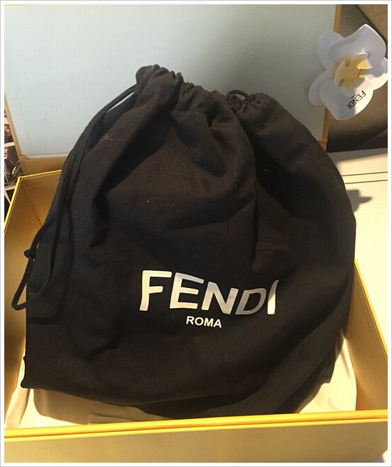 富家千金到自家商场消费,富家千金到商场买东西