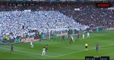 震惊足坛的手球,足球场上的手球