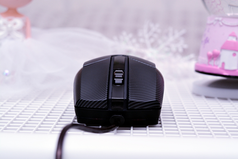 如果说樱桃是买盒子送键盘,那I-ROCKS锆Zr-60算是买盒子送鼠标了