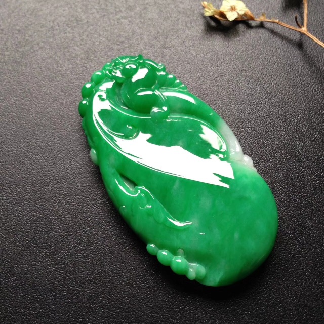 花朵造型的吊坠寓意,水滴造型吊坠寓意