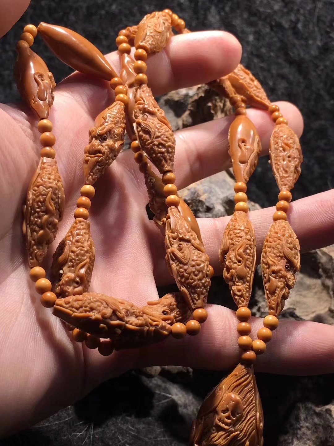 橄榄核雕分铁核和黄核,橄榄核铁核是实心的吗