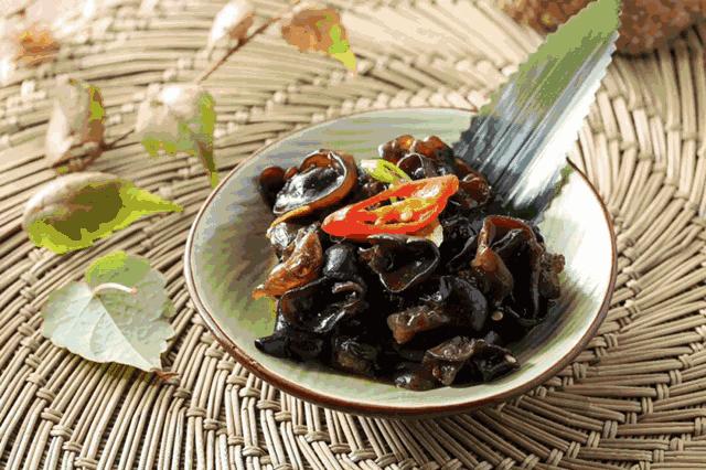 惊了！大胃美少女在建国北路的罗森吃掉一根Dior变色唇膏！