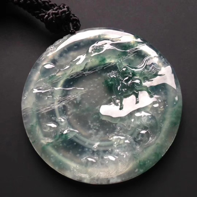 花朵造型的吊坠寓意,水滴造型吊坠寓意