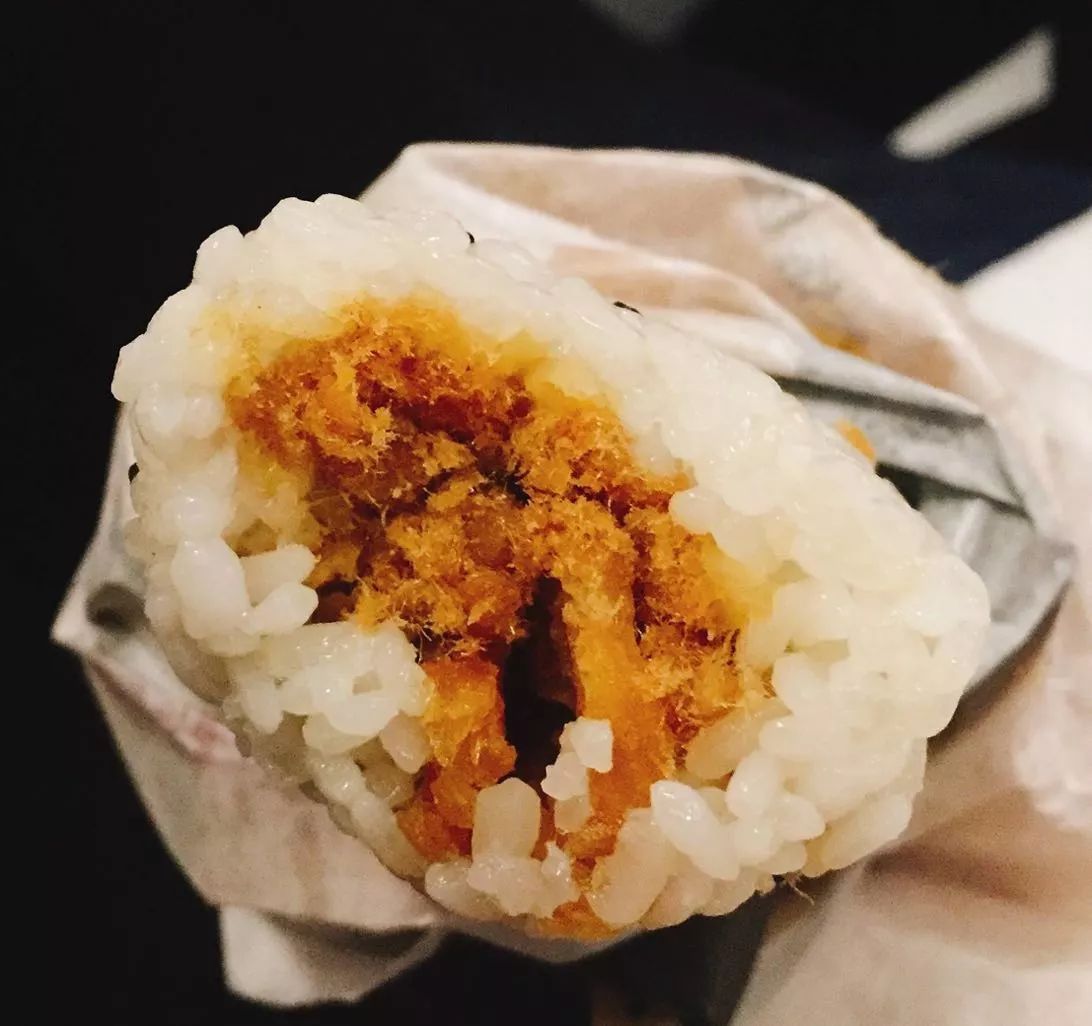 麦当劳成了金拱门，没想到肯德基却凭一个饭团赢了！