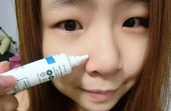 挤不干净的痘痘会长什么,挤不完的痘白色的