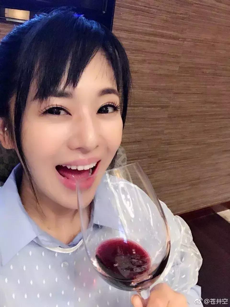 苍井空结婚了！高清*码无**的率真比包裹严实的婊更值得尊重