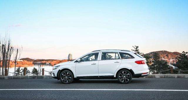 一汽终于开窍，颜值比宝骏好看十倍，仅5万，网友：终于被骂醒了