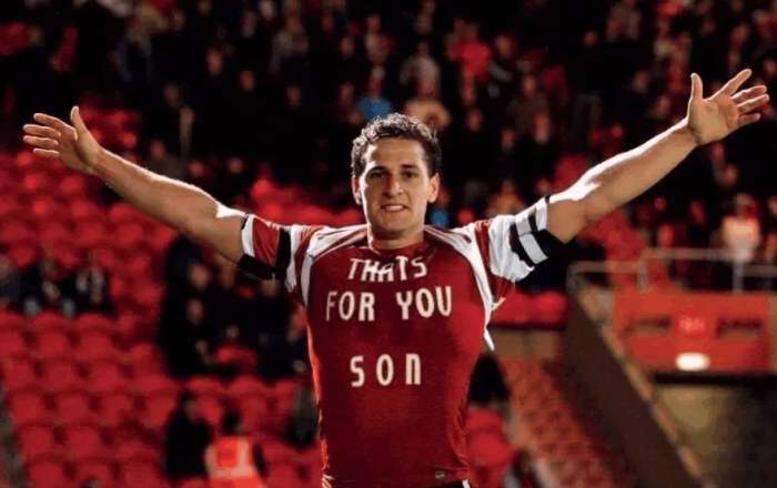 球星卡卡的内衣广告,球员球衣里面套的衣服是啥