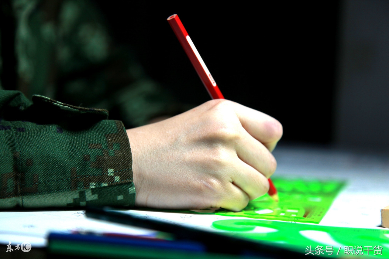 厚黑工作法：怎样应对能力不如你的领导？8字诀搞定！