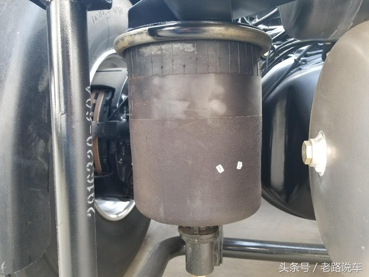 解放新大威后8轮领航版动力多大,新大威是哪个系列的车