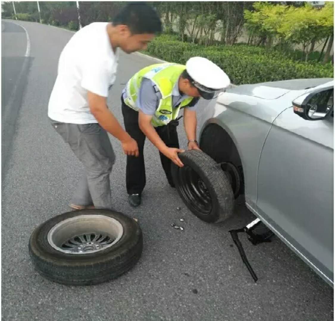 110警察接话日常,110警察来了