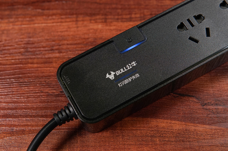 插座电压忽高忽低怎么回事,电压过高插座电压降低