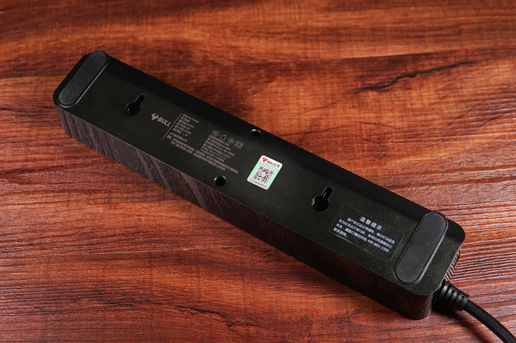 冬季电压不稳真的伤不起抗电涌插座守护电器安全