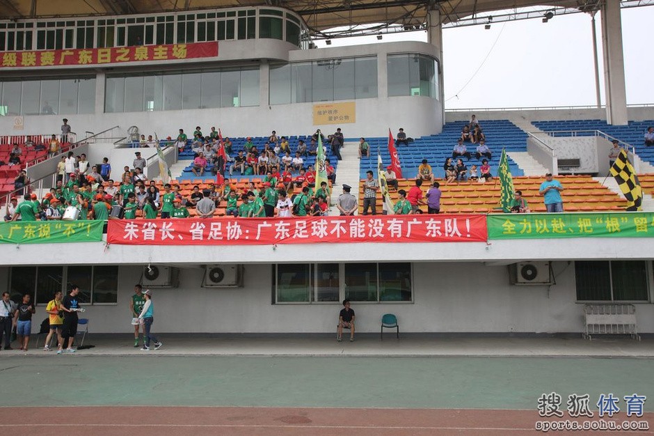 多少人痛饮这份悲凉中国足球俱乐部的更新换代我们只能接受!