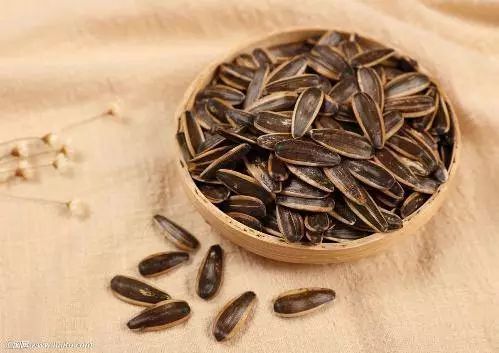 年货必买零食100种老年人,中老年年货必买清单