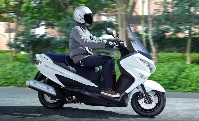 日本进口铃木250最新售价,铃木踏板250落地一共要多少钱