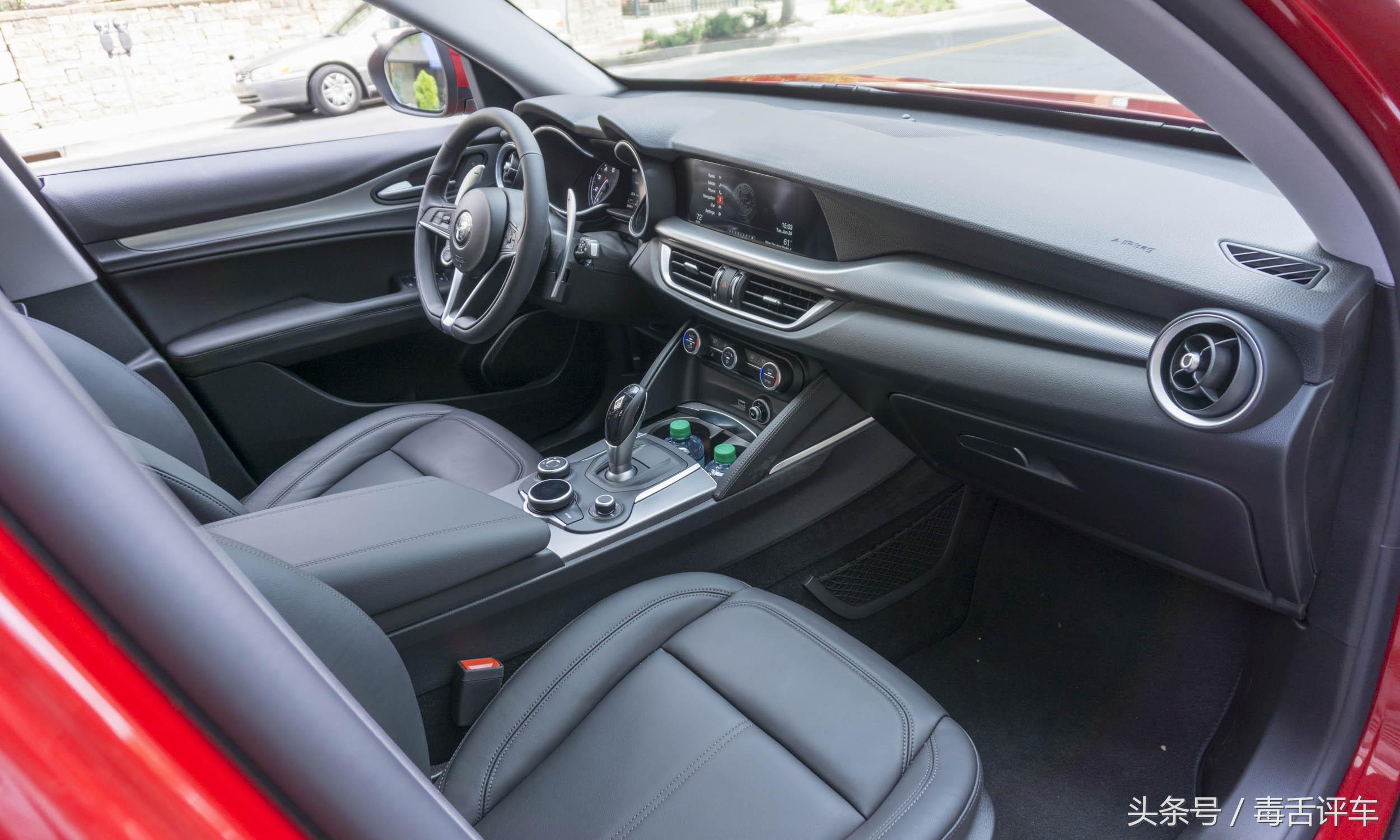 阿尔法罗密欧车stelvio品质,阿尔法罗密欧stelvio提车仪式