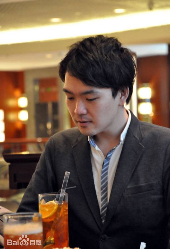 你喜欢的动漫原著作者长什么样?橘公司最帅!丸户老贼吃我一剑!