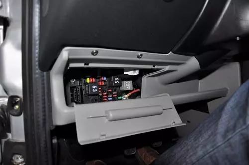 雨刷不喷水了，只花一块钱，自己解决！