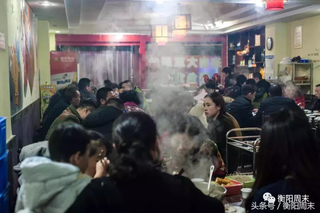 热气腾腾驴肉火锅看着就好吃,特色滋补驴肉火锅