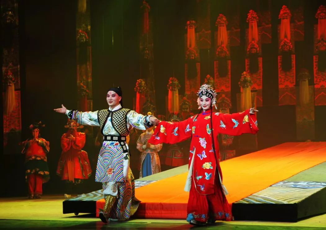 宏村和歙县古城哪个更好,歙县古城和宏村哪个更值得去