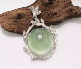 买翡翠看自然光,买翡翠用什么样的器具鉴别